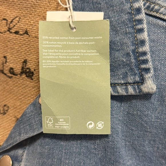 NWT H&M light blue jean jacket. All functional pockets and button cuffs. Medium. - Picture 16 of 16